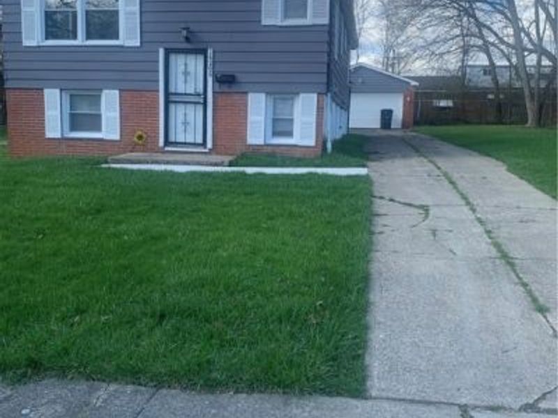 16205 Kollin Avenue, Cleveland, OH 44128 Photo 2