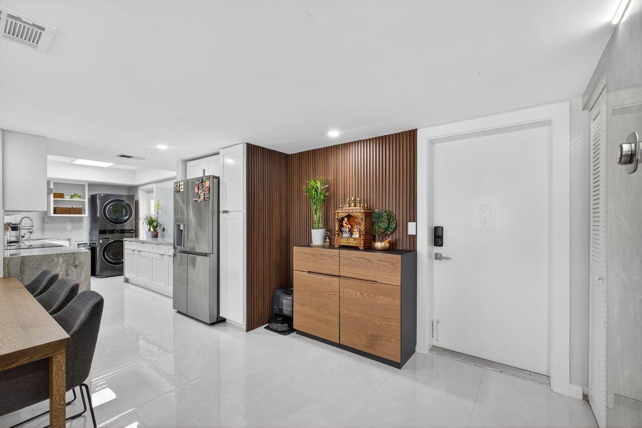 1731 Presidential Way, Unit C-203, West Palm Beach, FL 33401 Photo