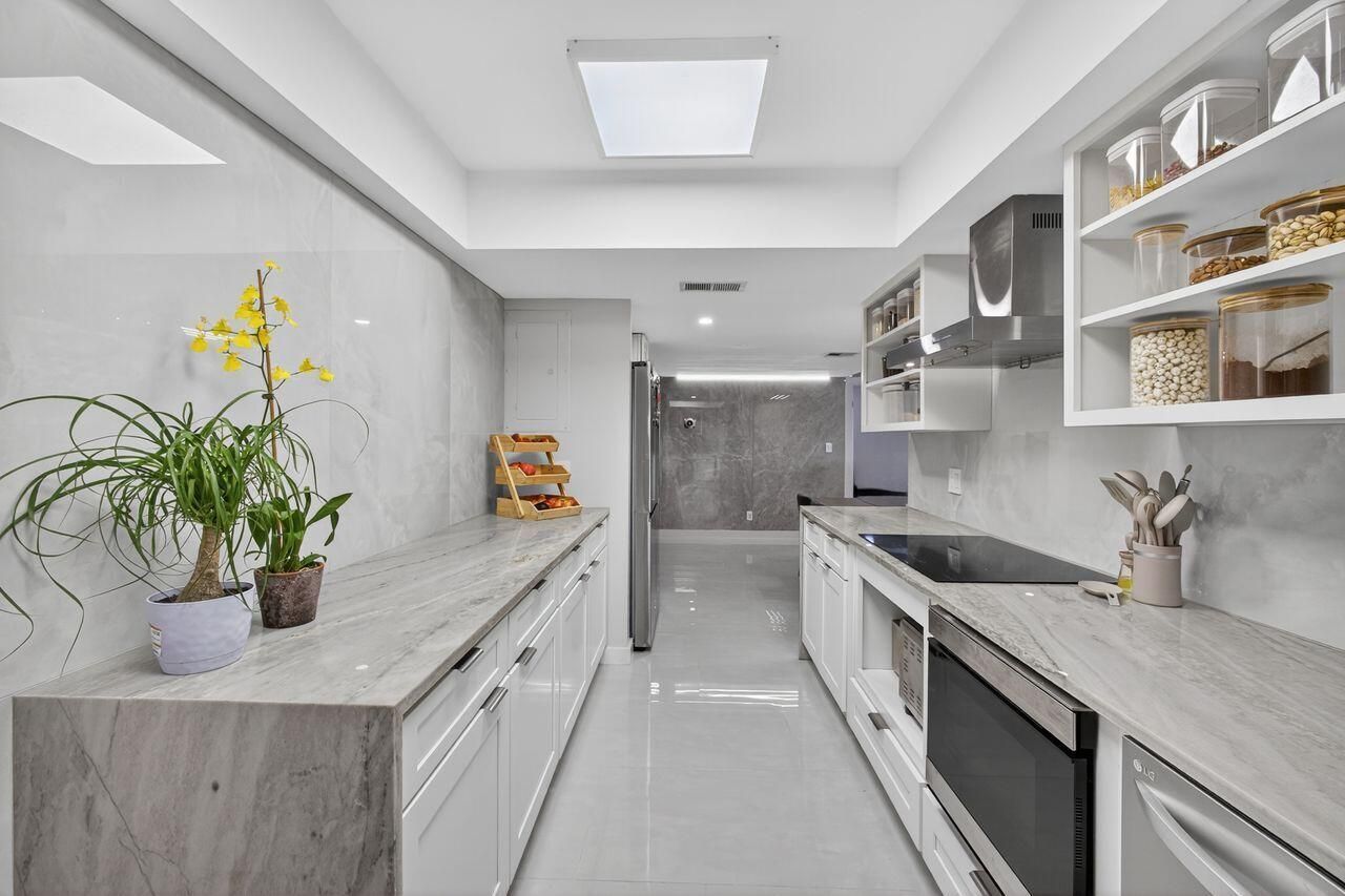 1731 Presidential Way, Unit C-203, West Palm Beach, FL 33401 Photo