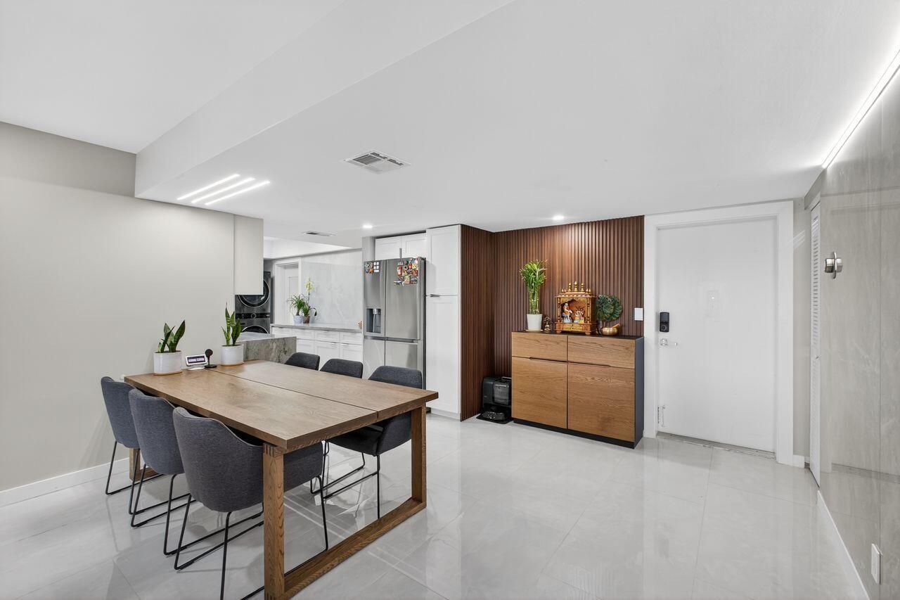 1731 Presidential Way, Unit C-203, West Palm Beach, FL 33401 Photo