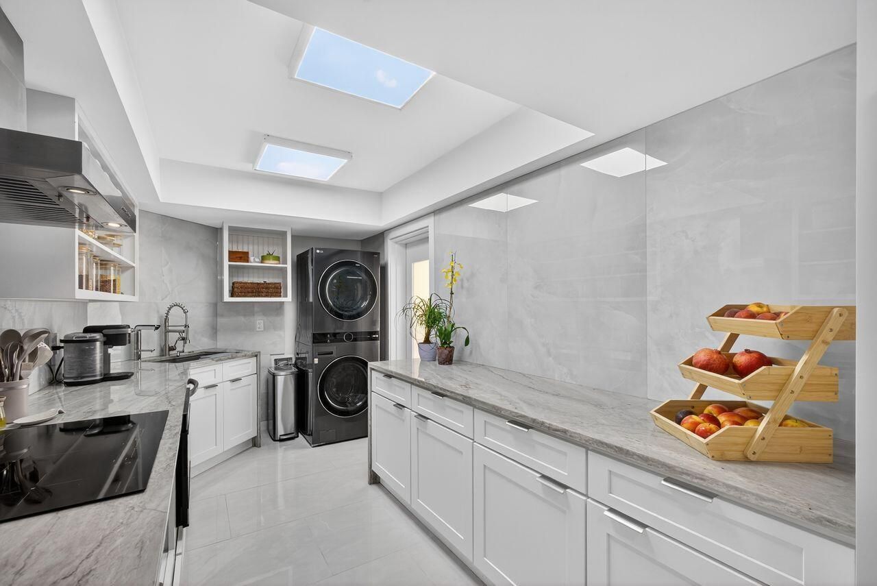 1731 Presidential Way, Unit C-203, West Palm Beach, FL 33401 Photo