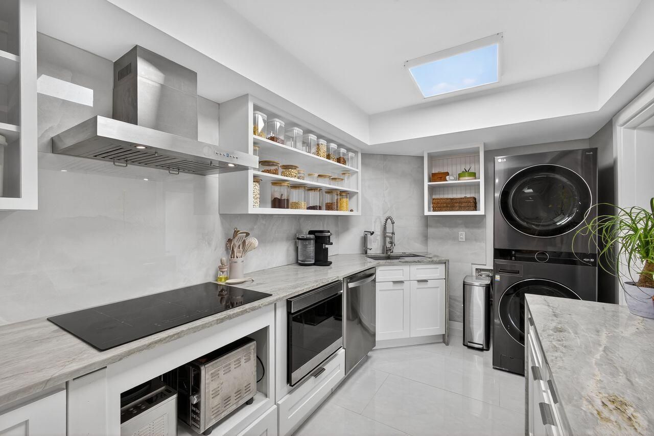 1731 Presidential Way, Unit C-203, West Palm Beach, FL 33401 Photo