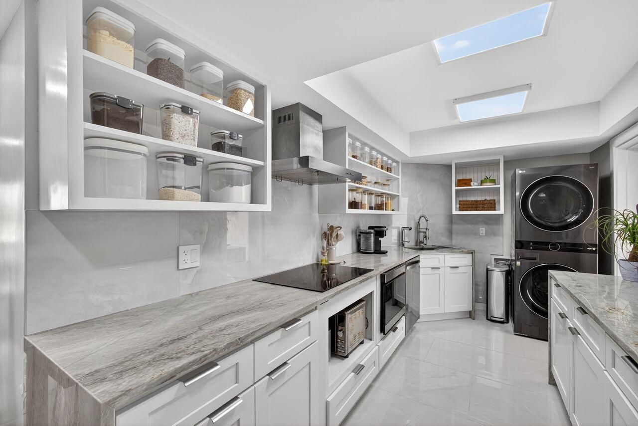 1731 Presidential Way, Unit C-203, West Palm Beach, FL 33401 Photo