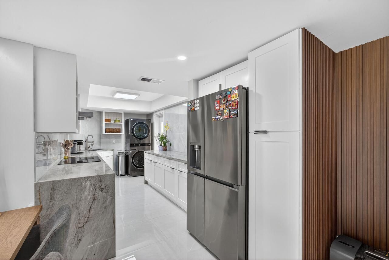 1731 Presidential Way, Unit C-203, West Palm Beach, FL 33401 Photo