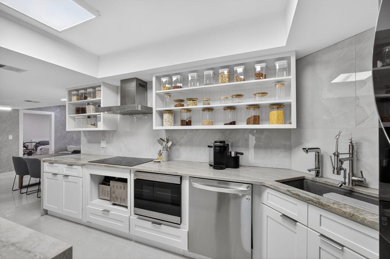 1731 Presidential Way, Unit C-203, West Palm Beach, FL 33401 Photo