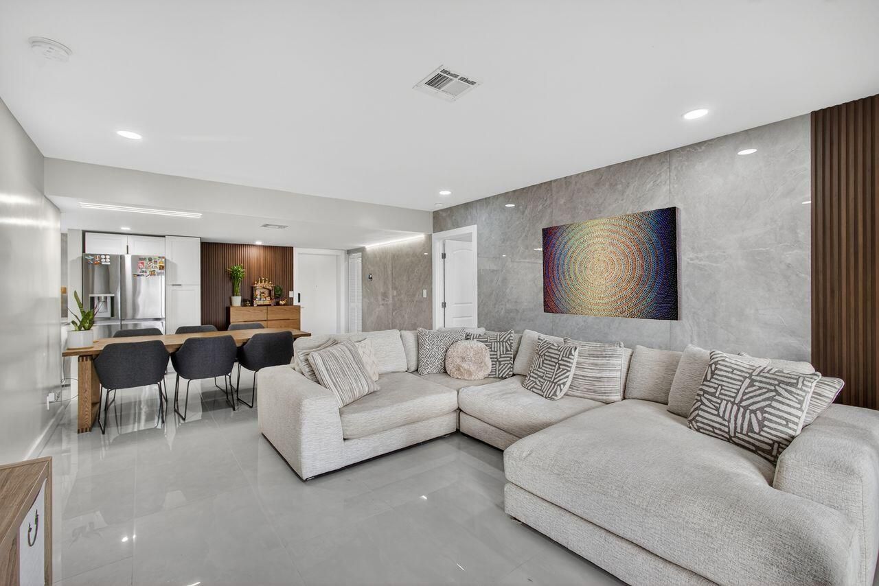 1731 Presidential Way, Unit C-203, West Palm Beach, FL 33401 Photo