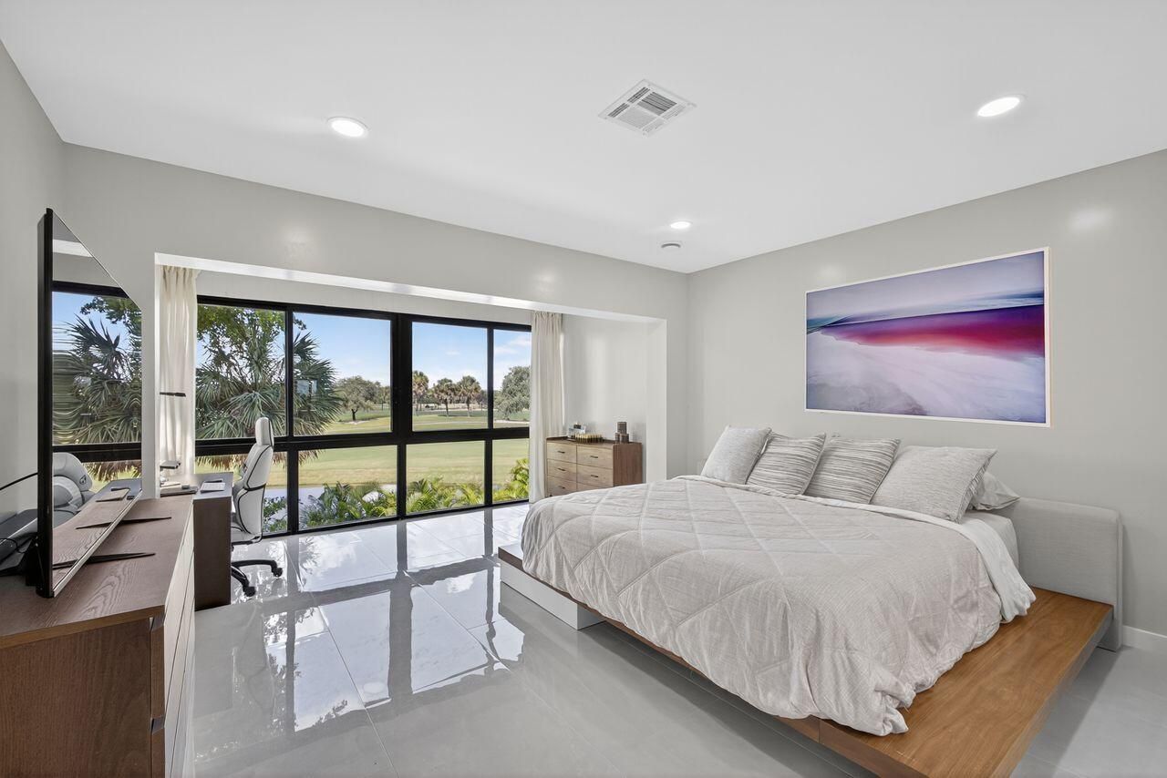 1731 Presidential Way, Unit C-203, West Palm Beach, FL 33401 Photo