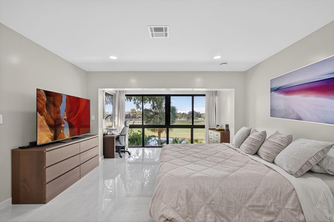 1731 Presidential Way, Unit C-203, West Palm Beach, FL 33401 Photo