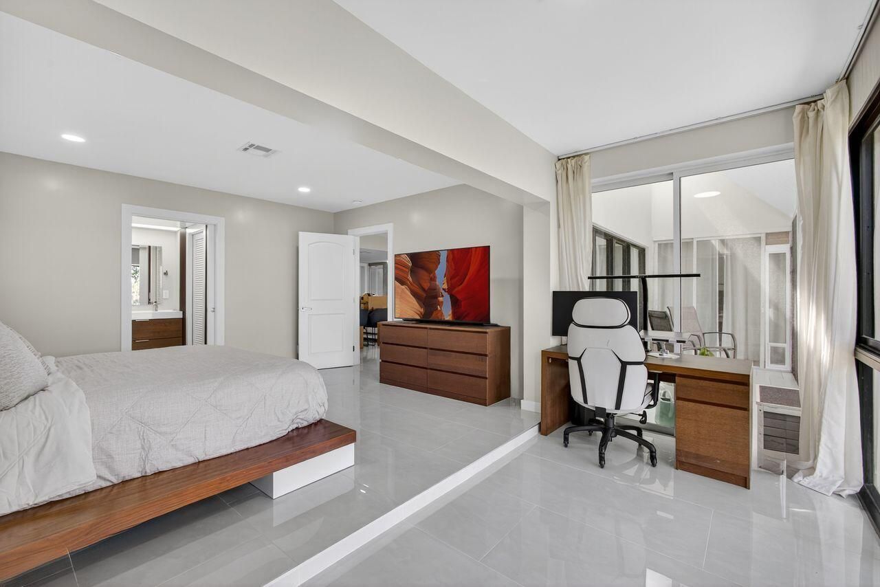 1731 Presidential Way, Unit C-203, West Palm Beach, FL 33401 Photo