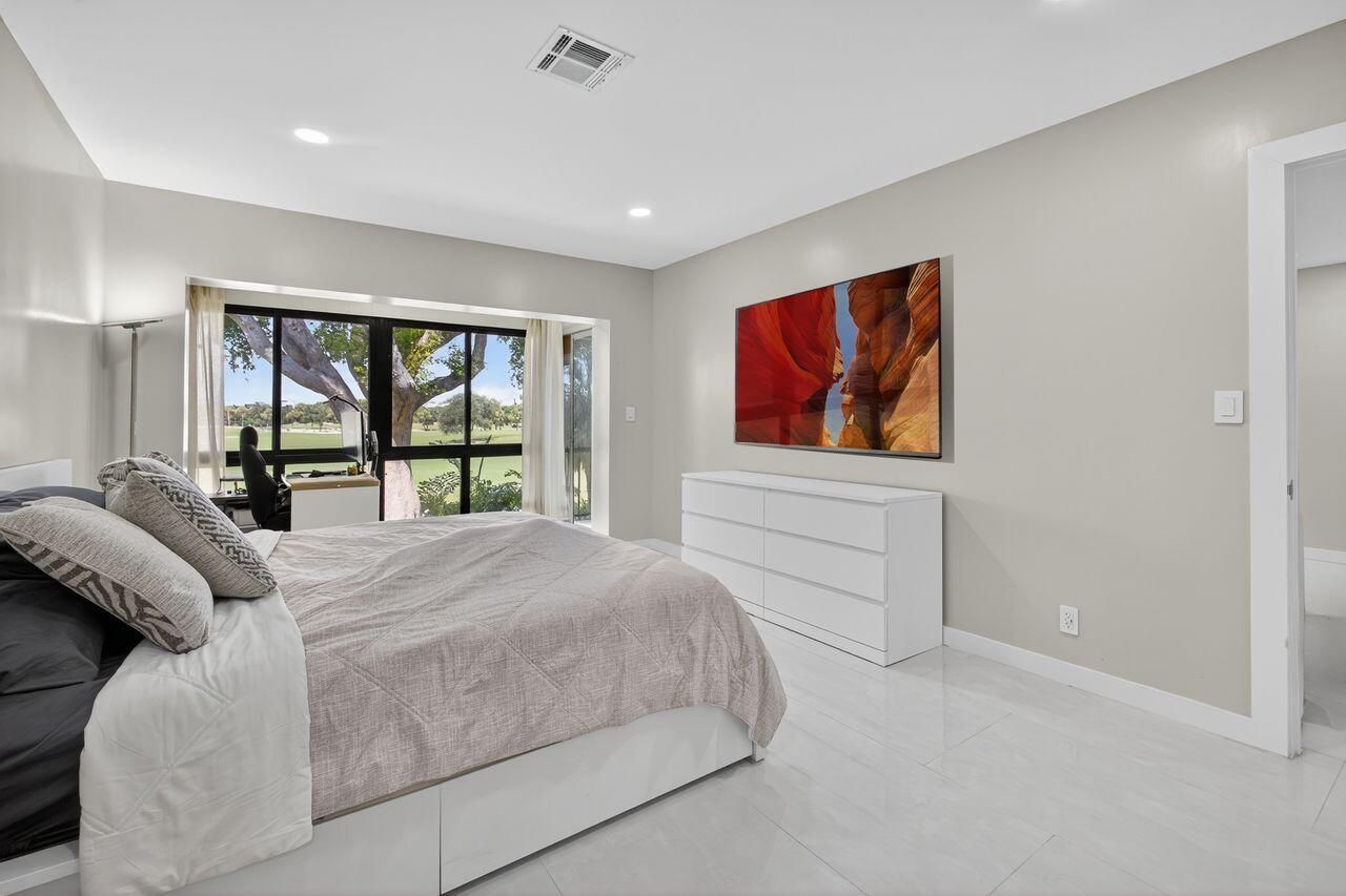 1731 Presidential Way, Unit C-203, West Palm Beach, FL 33401 Photo