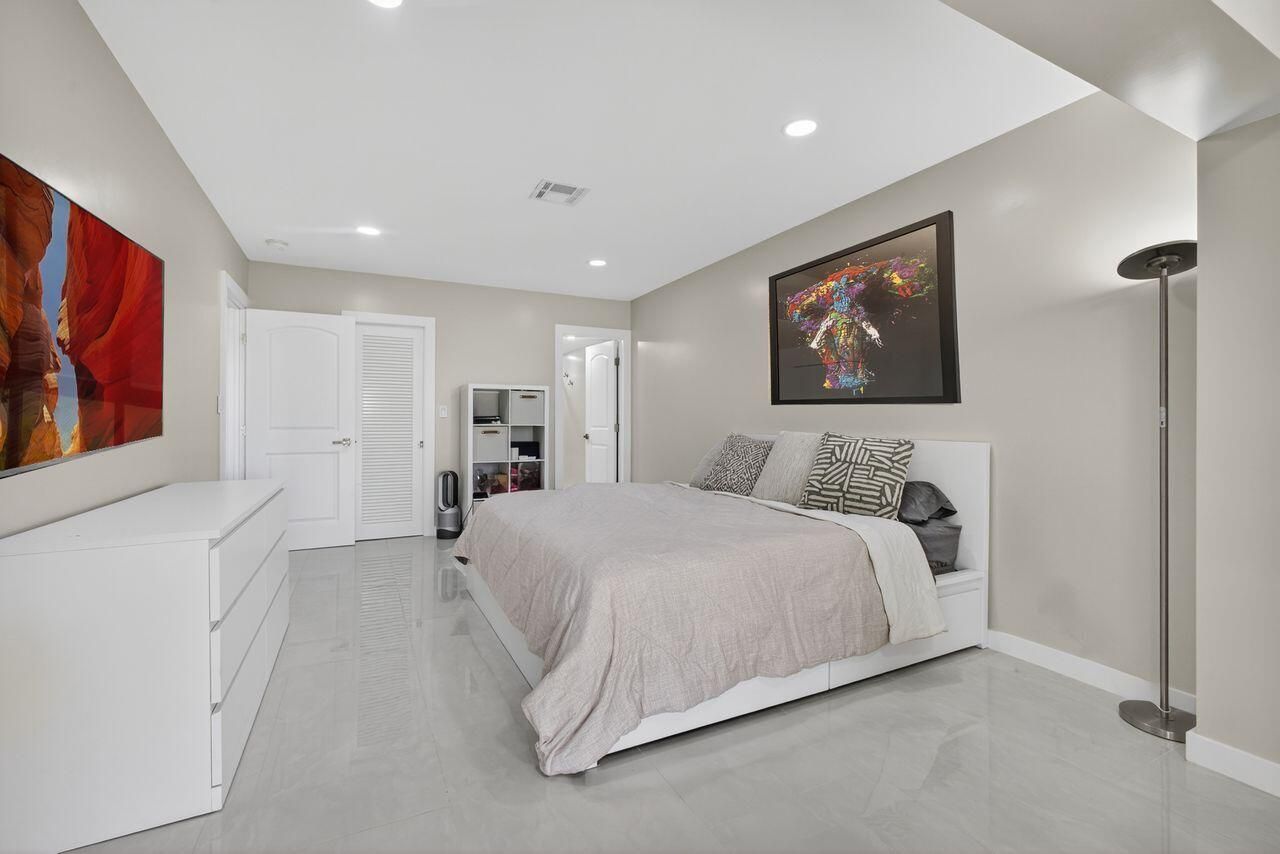 1731 Presidential Way, Unit C-203, West Palm Beach, FL 33401 Photo