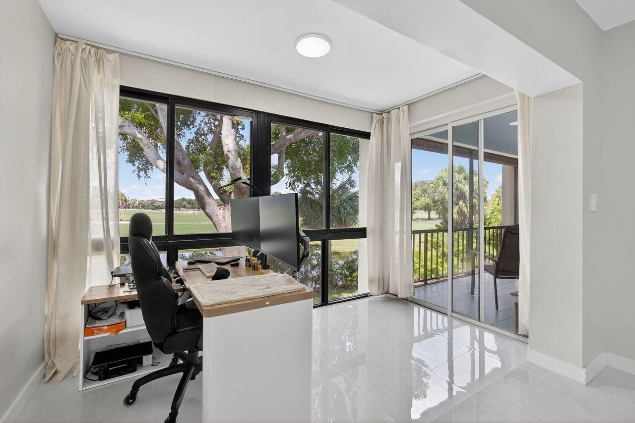 1731 Presidential Way, Unit C-203, West Palm Beach, FL 33401 Photo