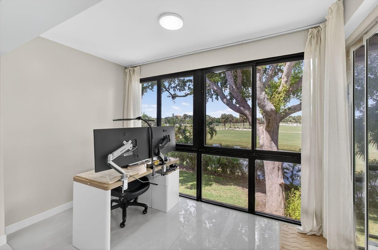 1731 Presidential Way, Unit C-203, West Palm Beach, FL 33401 Photo