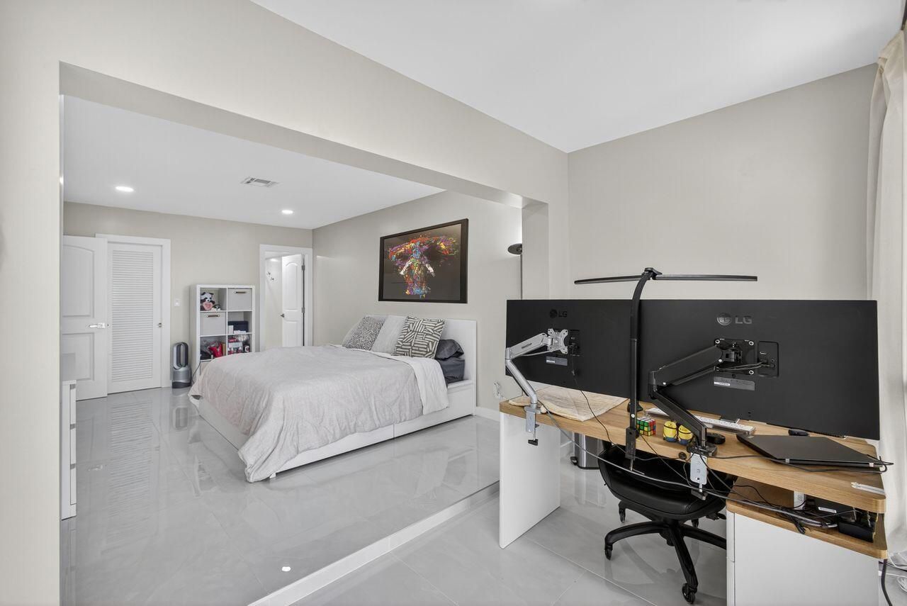 1731 Presidential Way, Unit C-203, West Palm Beach, FL 33401 Photo