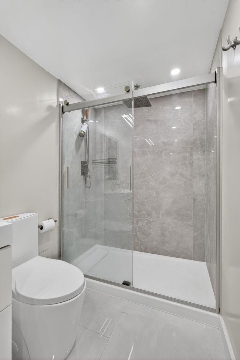 1731 Presidential Way, Unit C-203, West Palm Beach, FL 33401 Photo