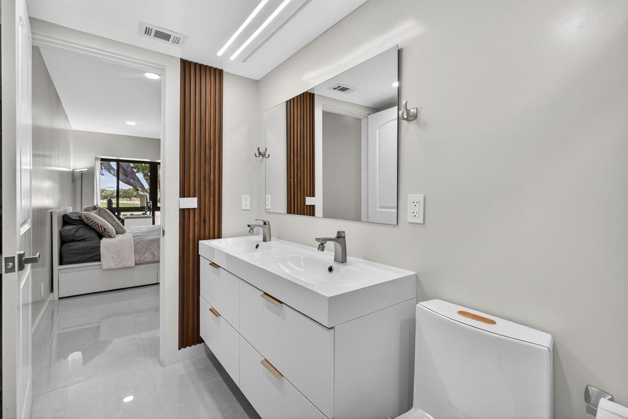 1731 Presidential Way, Unit C-203, West Palm Beach, FL 33401 Photo