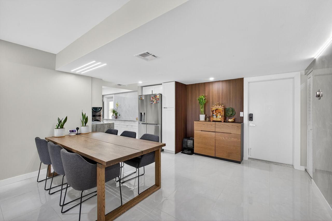 1731 Presidential Way, Unit C-203, West Palm Beach, FL 33401 Photo