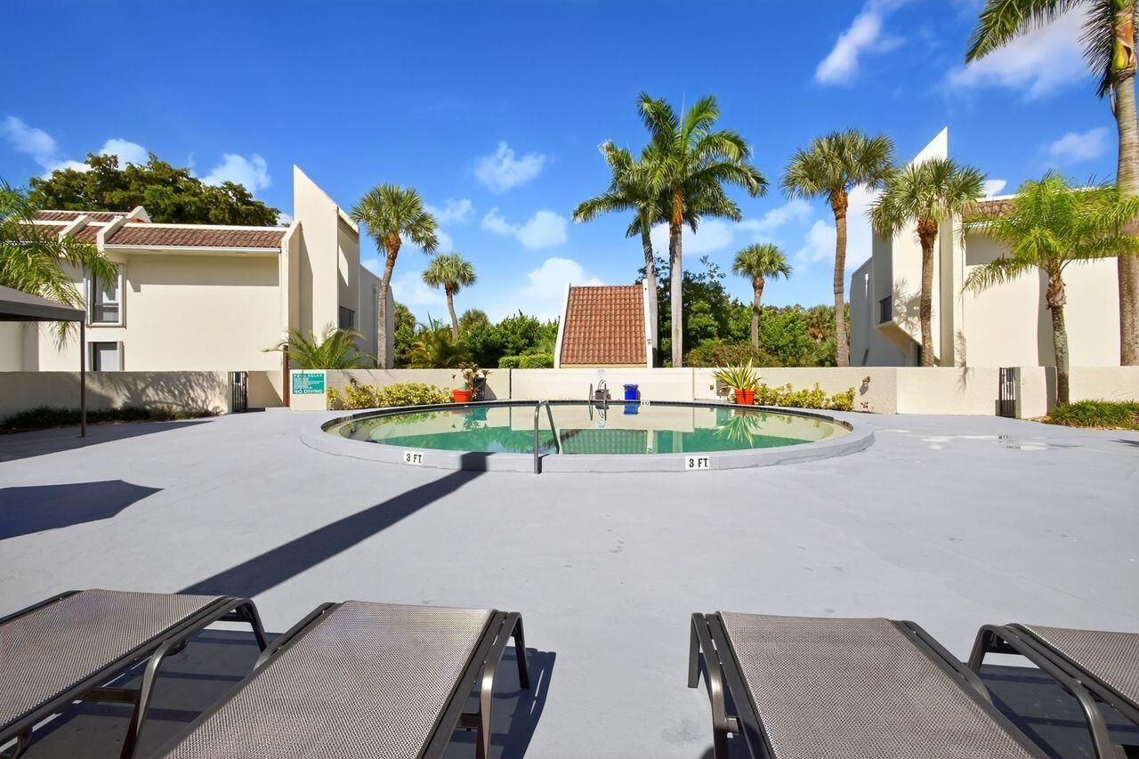 1731 Presidential Way, Unit C-203, West Palm Beach, FL 33401 Photo