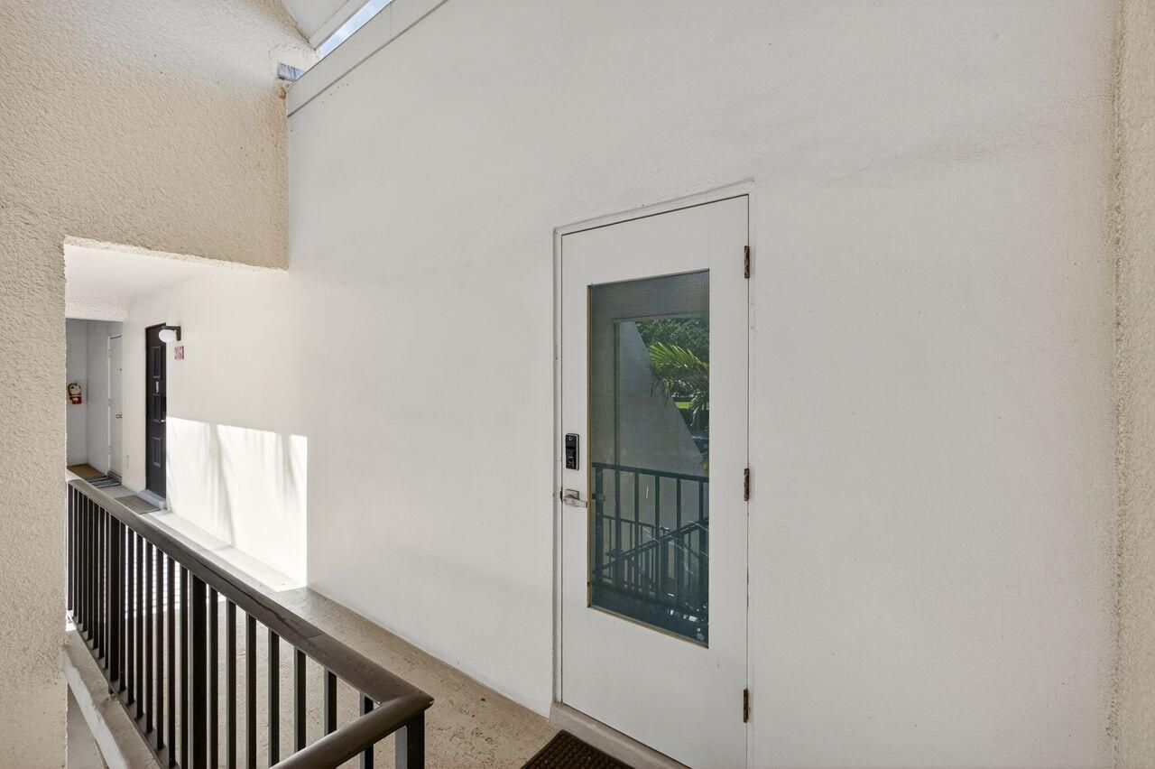 1731 Presidential Way, Unit C-203, West Palm Beach, FL 33401 Photo