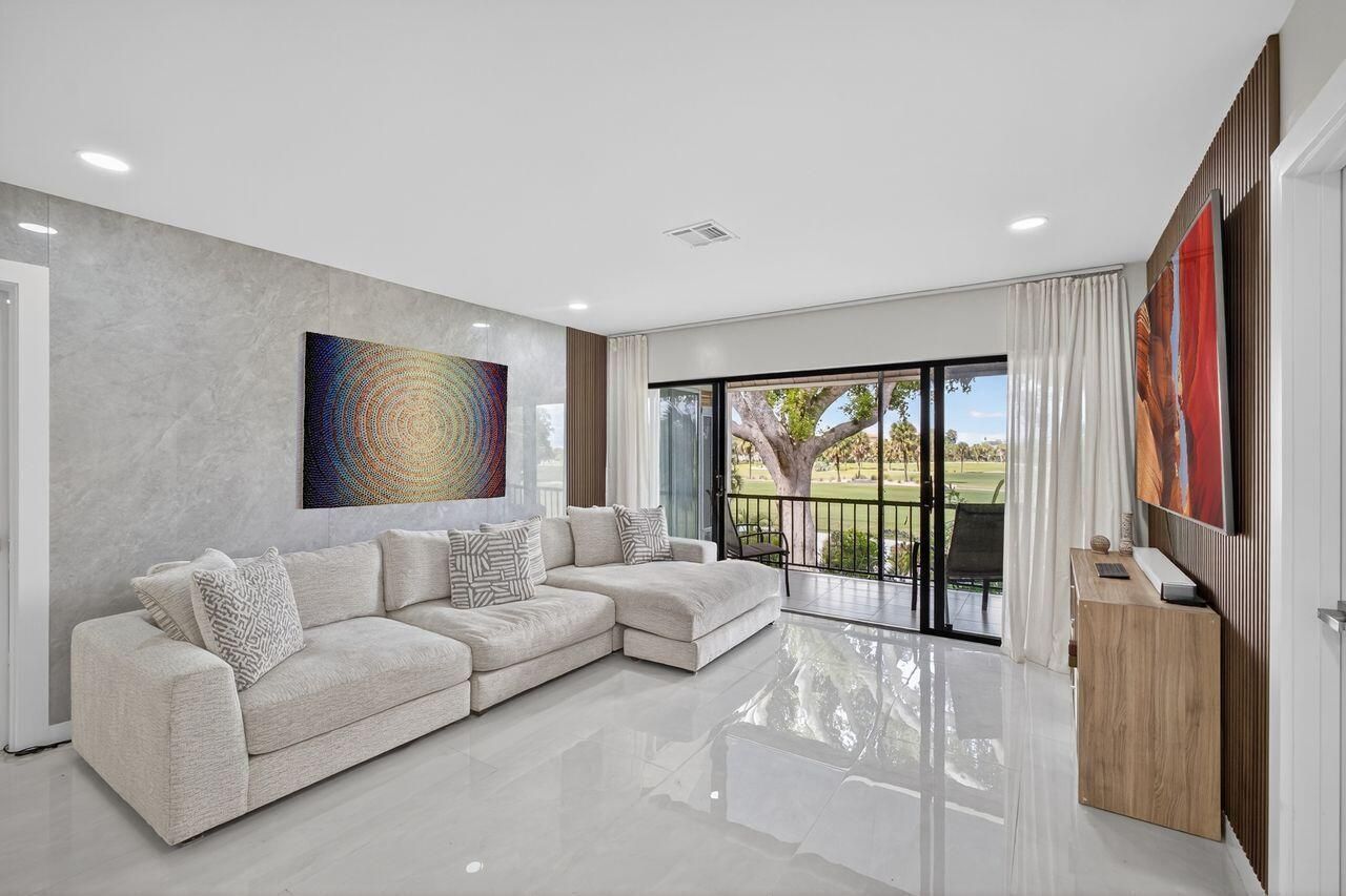 1731 Presidential Way, Unit C-203, West Palm Beach, FL 33401 Photo