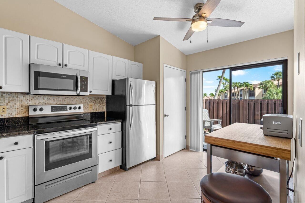 816 Sky Pine Way, Unit G, Greenacres, FL 33415 Photo