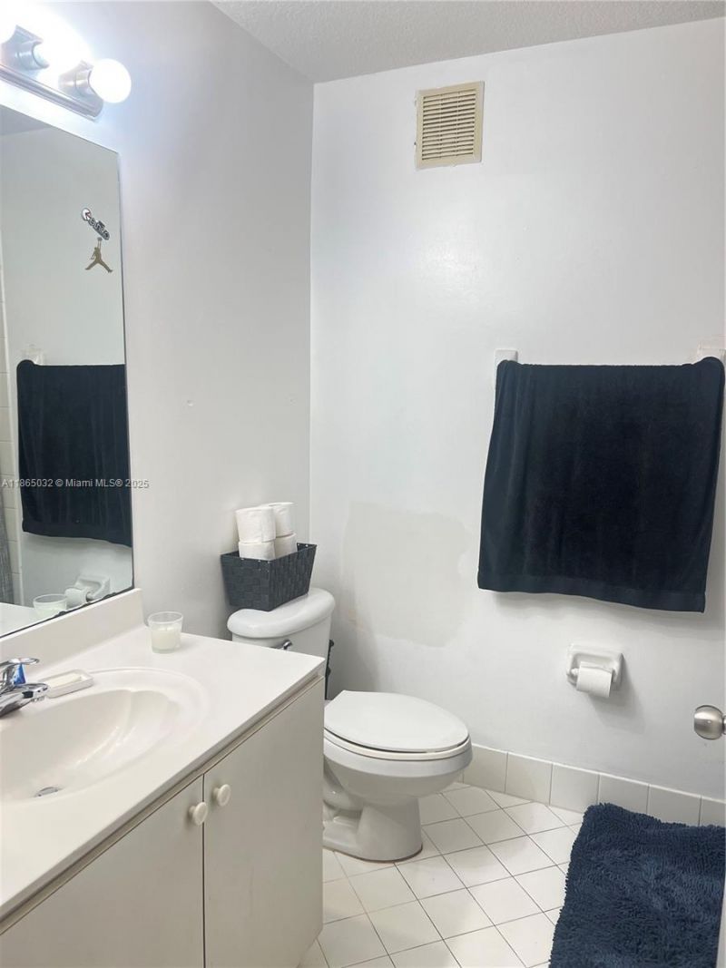 3390 NE 9th St, Unit 201, Homestead, FL 33033 Photo