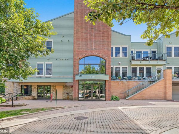 610 Main Street N, Unit 305, Stillwater, MN 55082