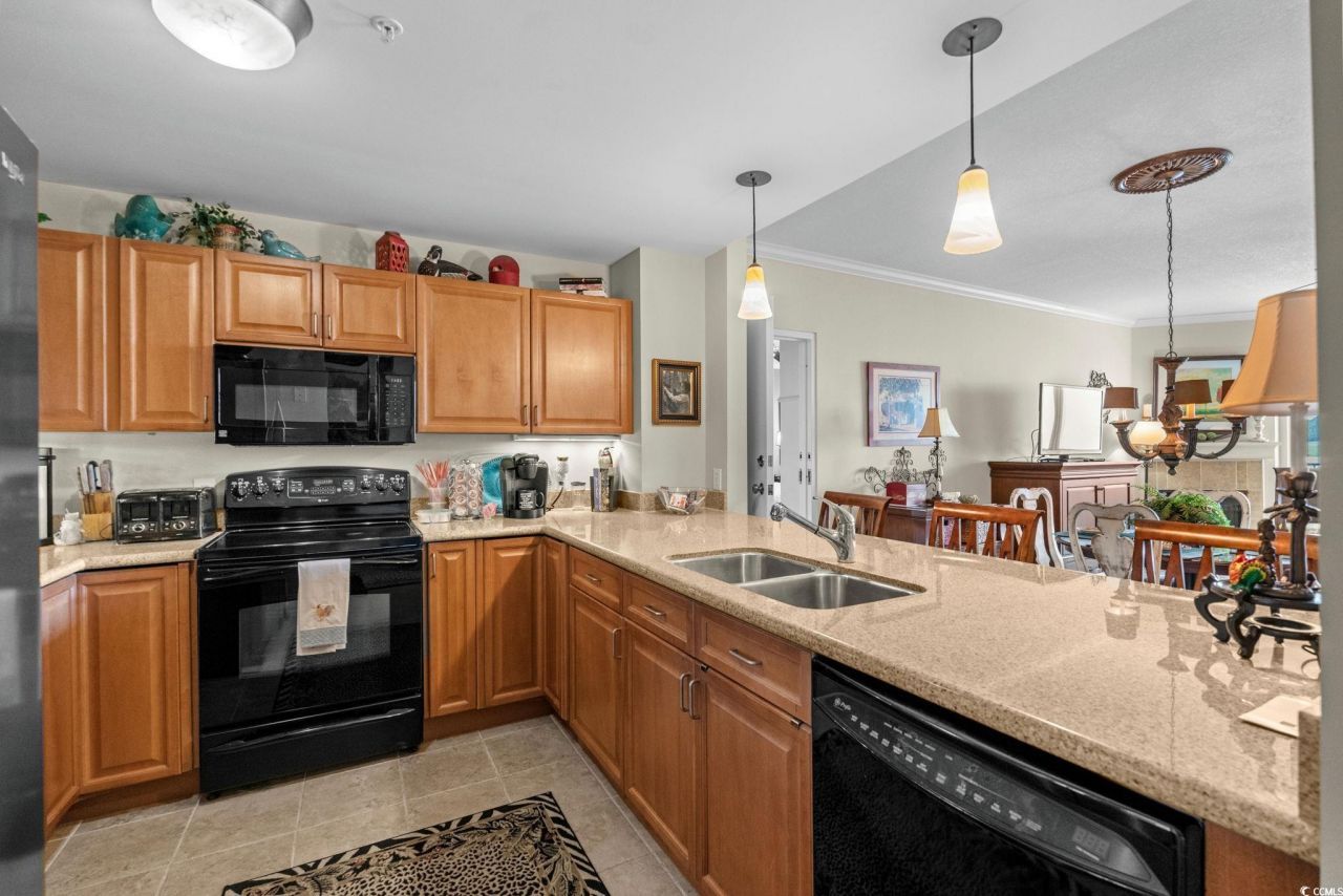 8121 Amalfi Pl. Photo 13