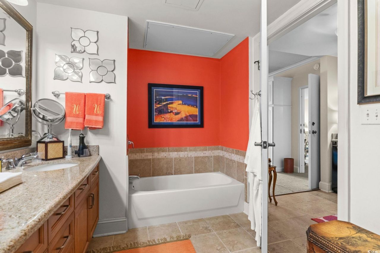 8121 Amalfi Pl. Photo 29