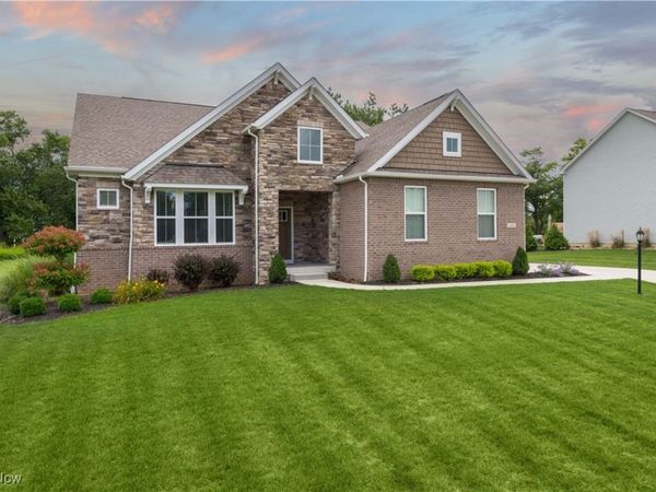 1343 Skyland Falls Boulevard, Hinckley, OH 44233