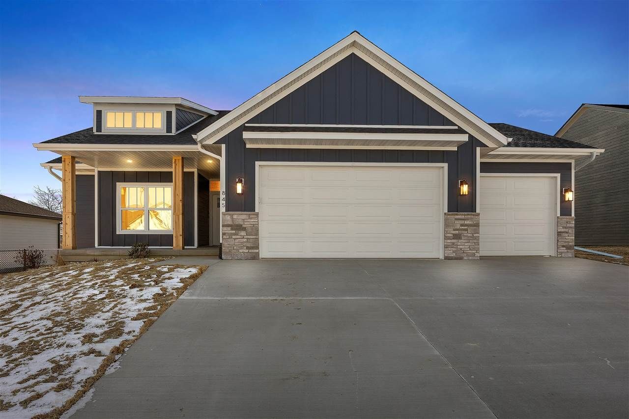 845 Yorkshire St, North Liberty, IA 52317 Main Photo