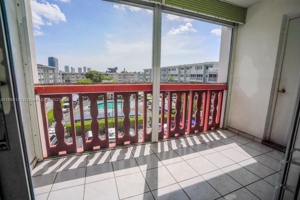 215 SE 3rd Ave, Unit 401D, Hallandale Beach, FL 33009 Photo