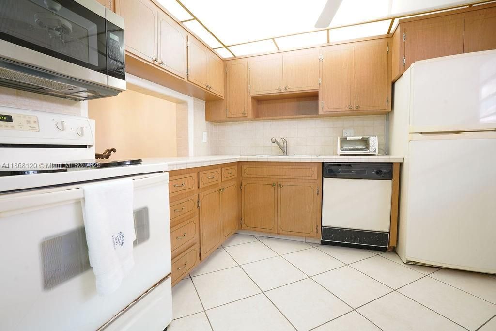 215 SE 3rd Ave, Unit 401D, Hallandale Beach, FL 33009 Photo