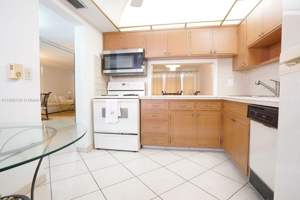 215 SE 3rd Ave, Unit 401D, Hallandale Beach, FL 33009 Photo