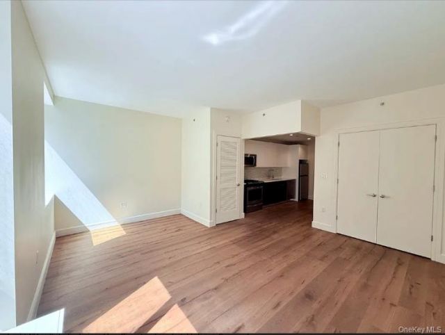 25-21 43rd Avenue, Long Island City, NY 11101 Main Photo