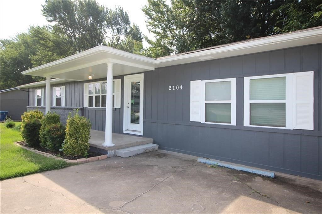 2104 14th Street, Bentonville, AR 72712 Main Photo
