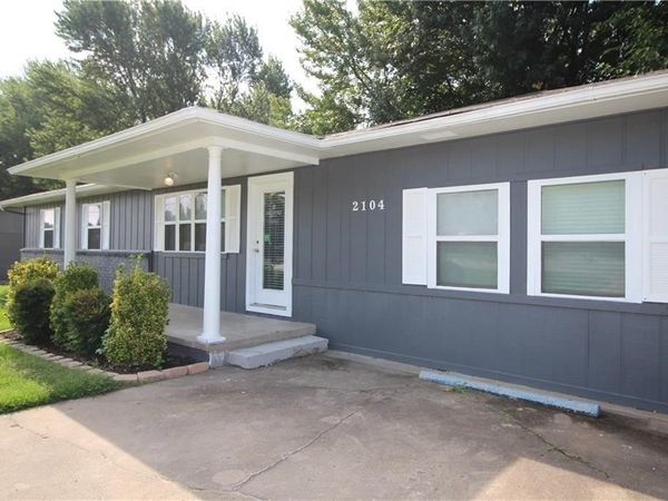 2104 14th Street, Bentonville, AR 72712