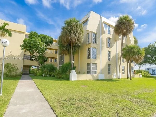 950 NE 199th st, Unit 1A 101, Miami, FL 33179