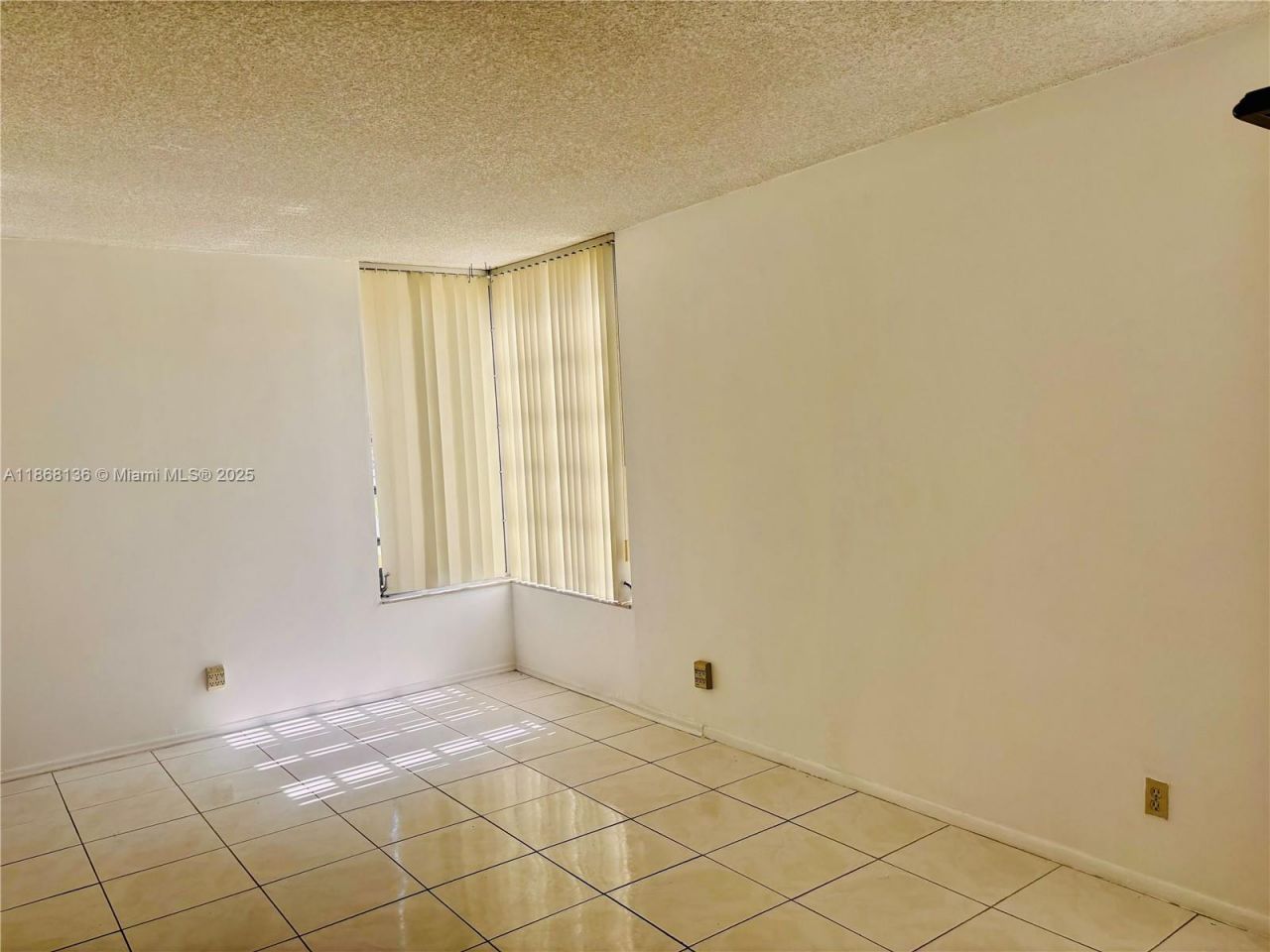 950 NE 199th St, Unit 1A 101, Miami, FL 33179 Photo