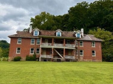 332 Old Campus Rd Road, Frenchburg, KY 40322