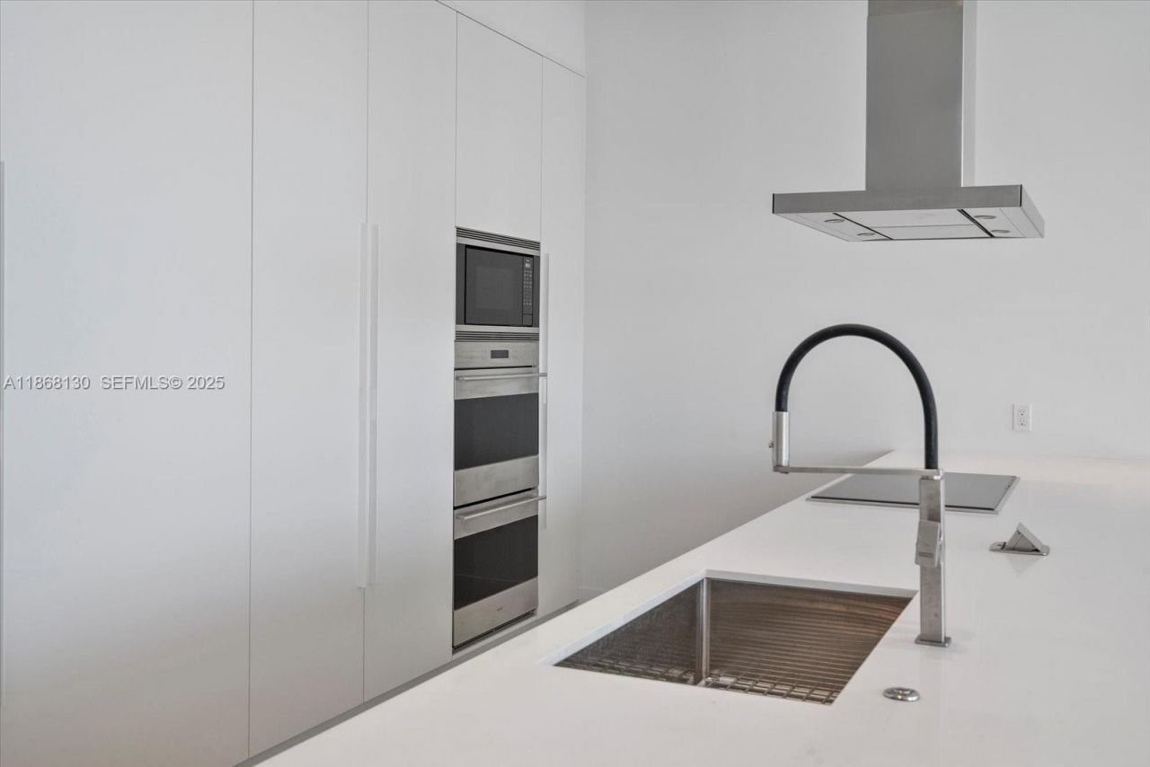 3750 Yacht Club Dr, Unit TH3, Aventura, FL 33180 Photo