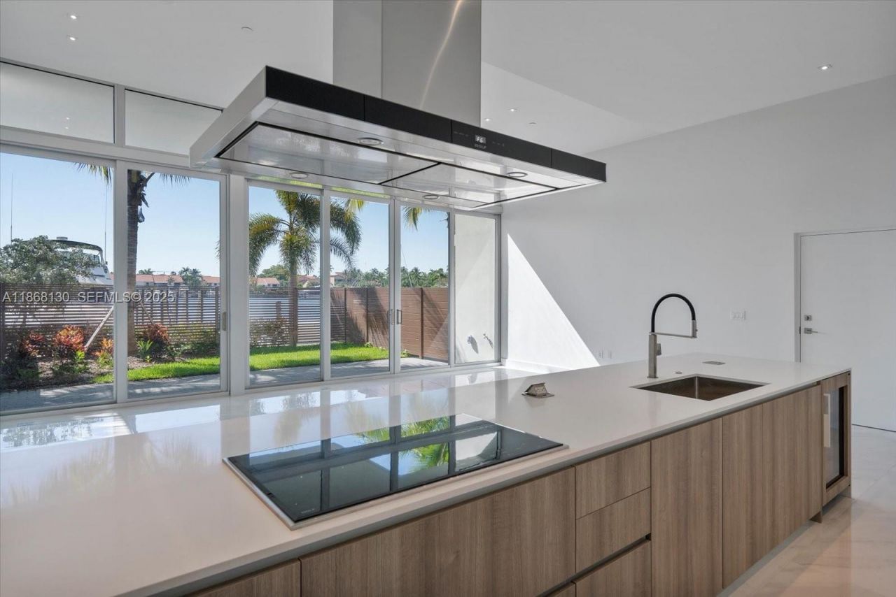 3750 Yacht Club Dr, Unit TH3, Aventura, FL 33180 Photo