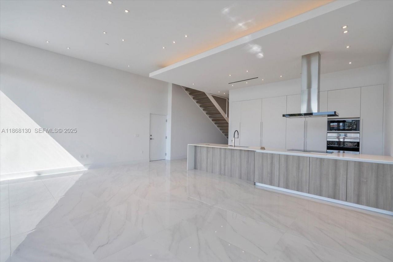 3750 Yacht Club Dr, Unit TH3, Aventura, FL 33180 Photo