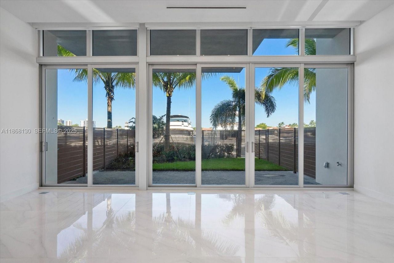 3750 Yacht Club Dr, Unit TH3, Aventura, FL 33180 Photo