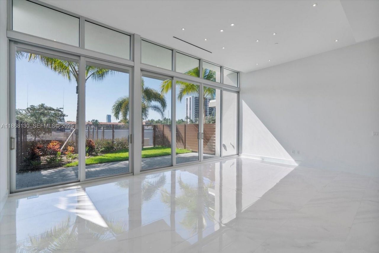 3750 Yacht Club Dr, Unit TH3, Aventura, FL 33180 Photo