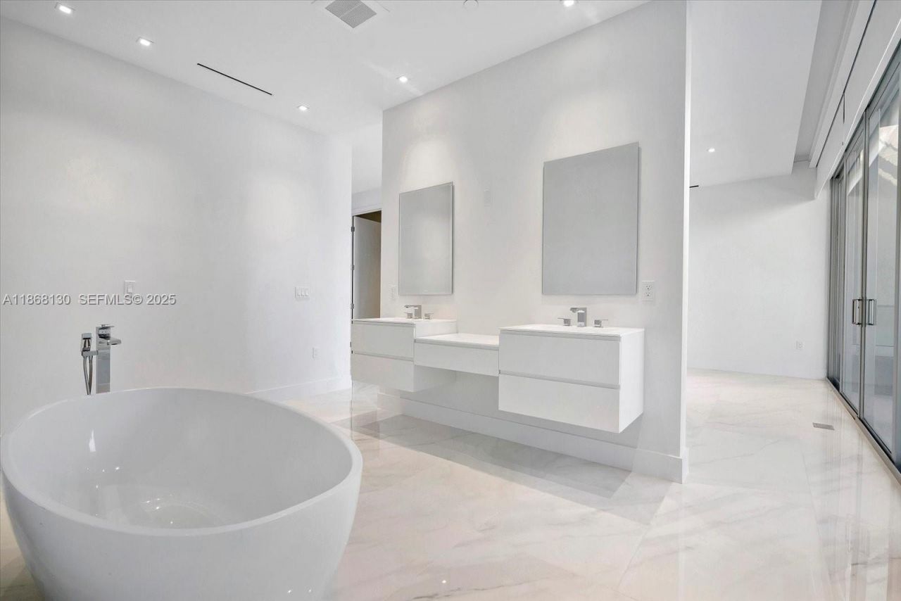 3750 Yacht Club Dr, Unit TH3, Aventura, FL 33180 Photo