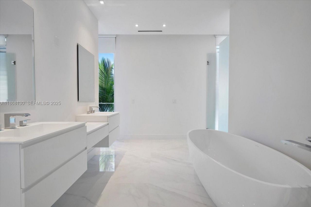 3750 Yacht Club Dr, Unit TH3, Aventura, FL 33180 Photo