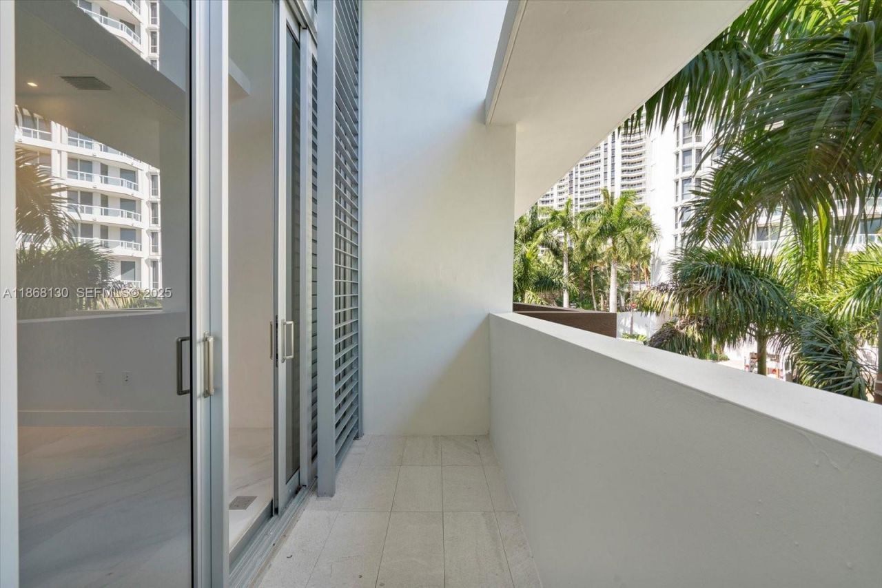 3750 Yacht Club Dr, Unit TH3, Aventura, FL 33180 Photo