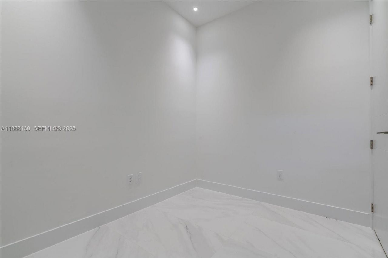 3750 Yacht Club Dr, Unit TH3, Aventura, FL 33180 Photo