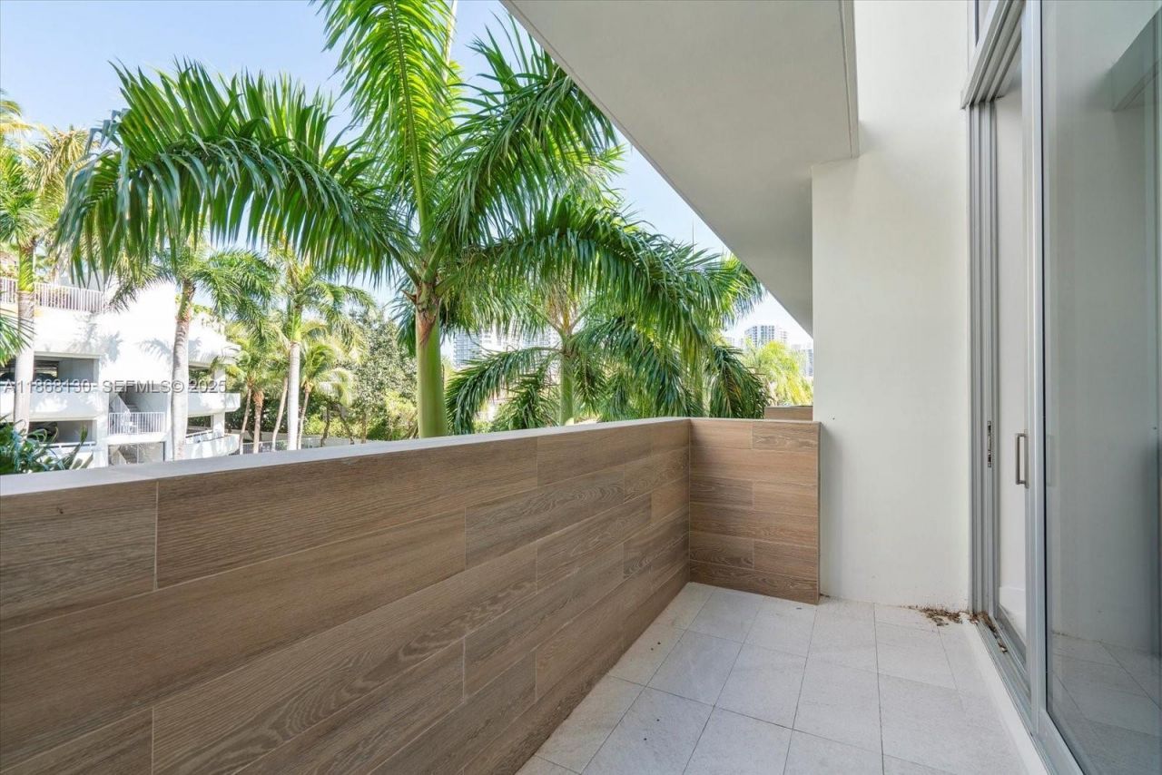 3750 Yacht Club Dr, Unit TH3, Aventura, FL 33180 Photo